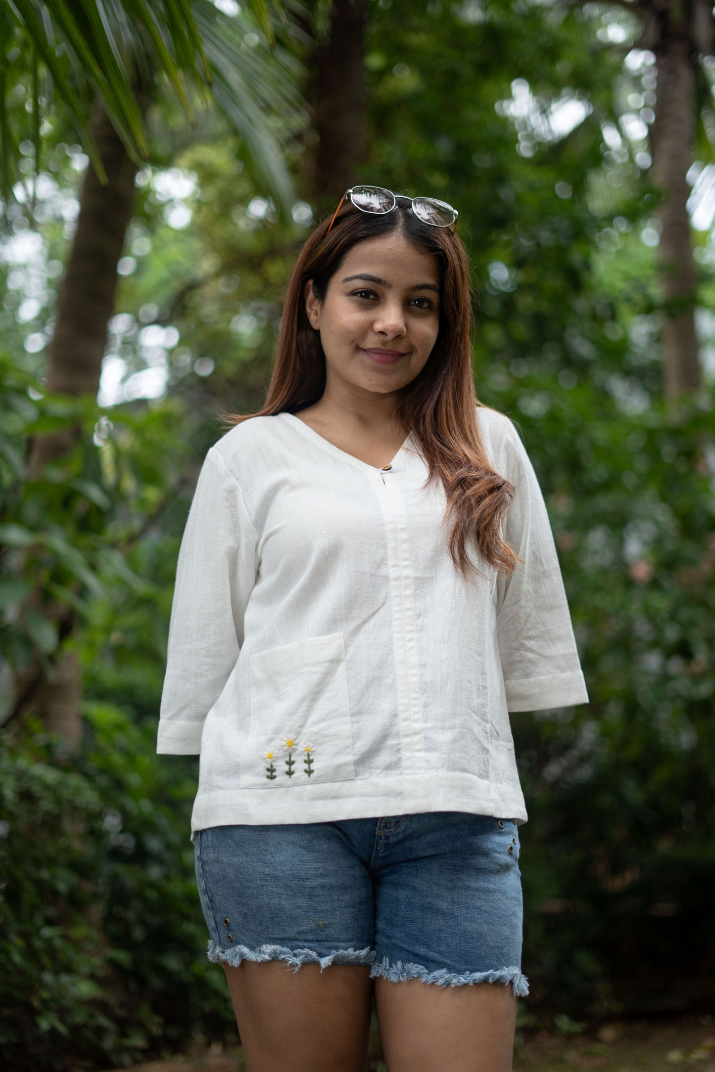 Daisy Embroidery Top- White