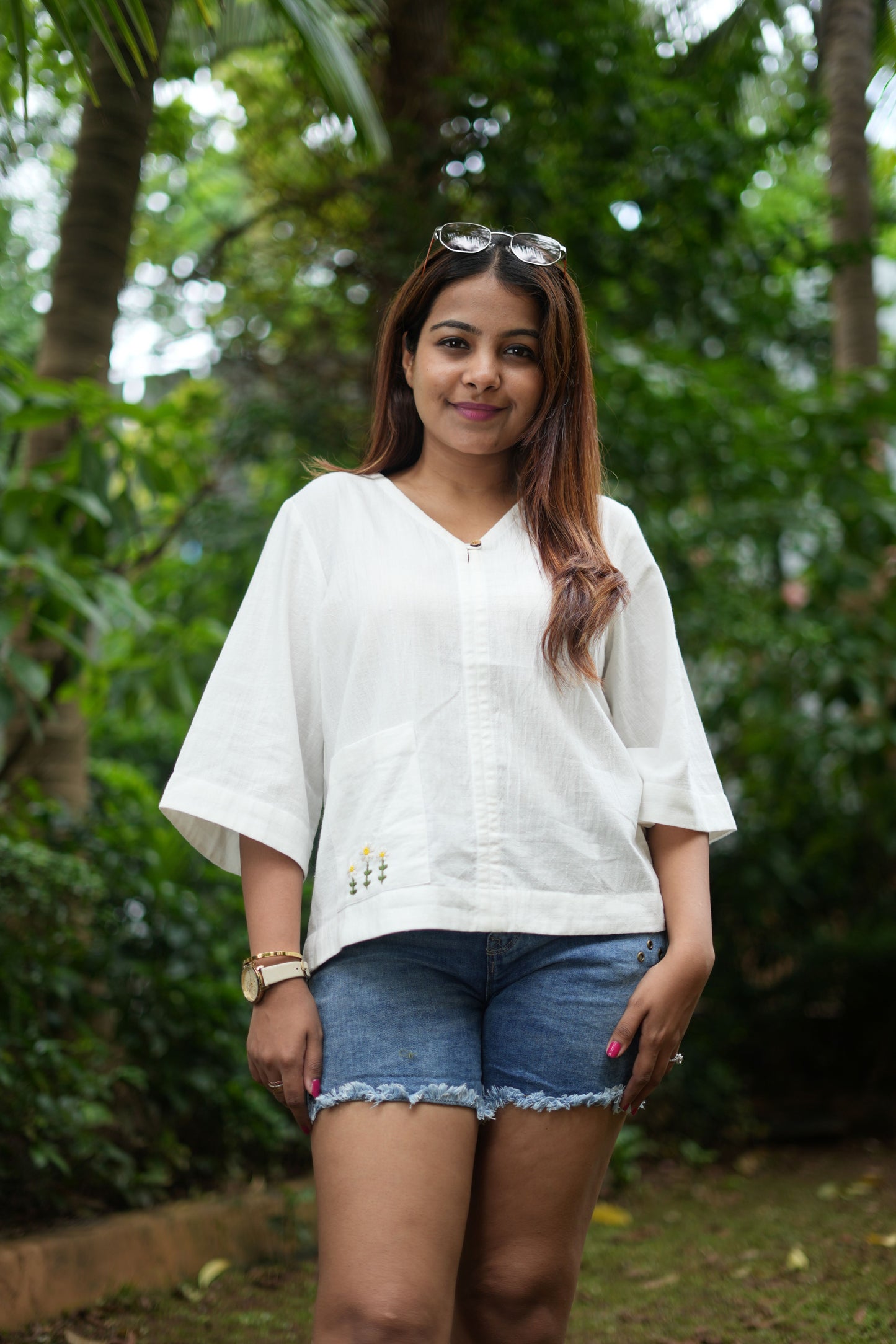 Daisy Embroidery Top- White