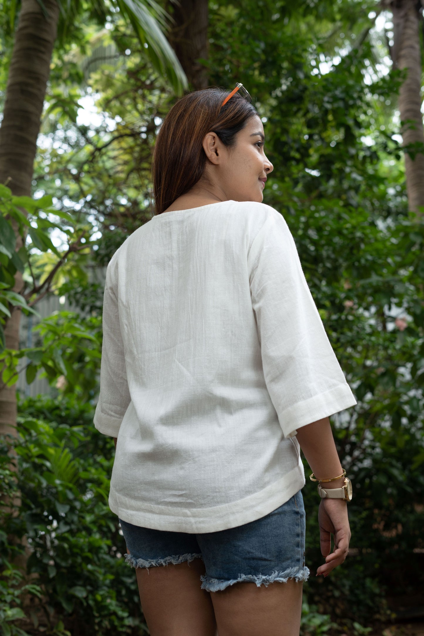 Daisy Embroidery Top- White