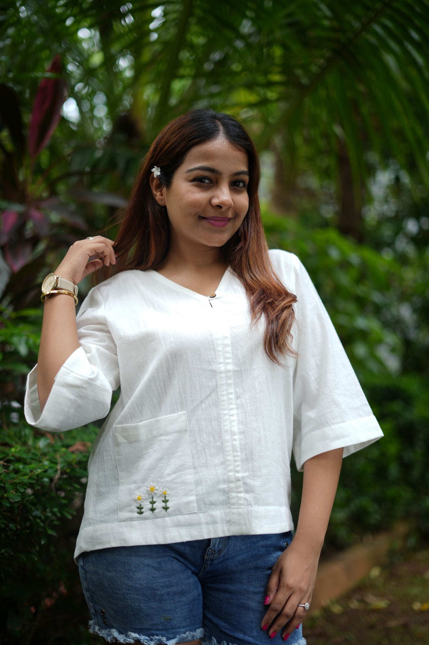 Daisy Embroidery Top- White