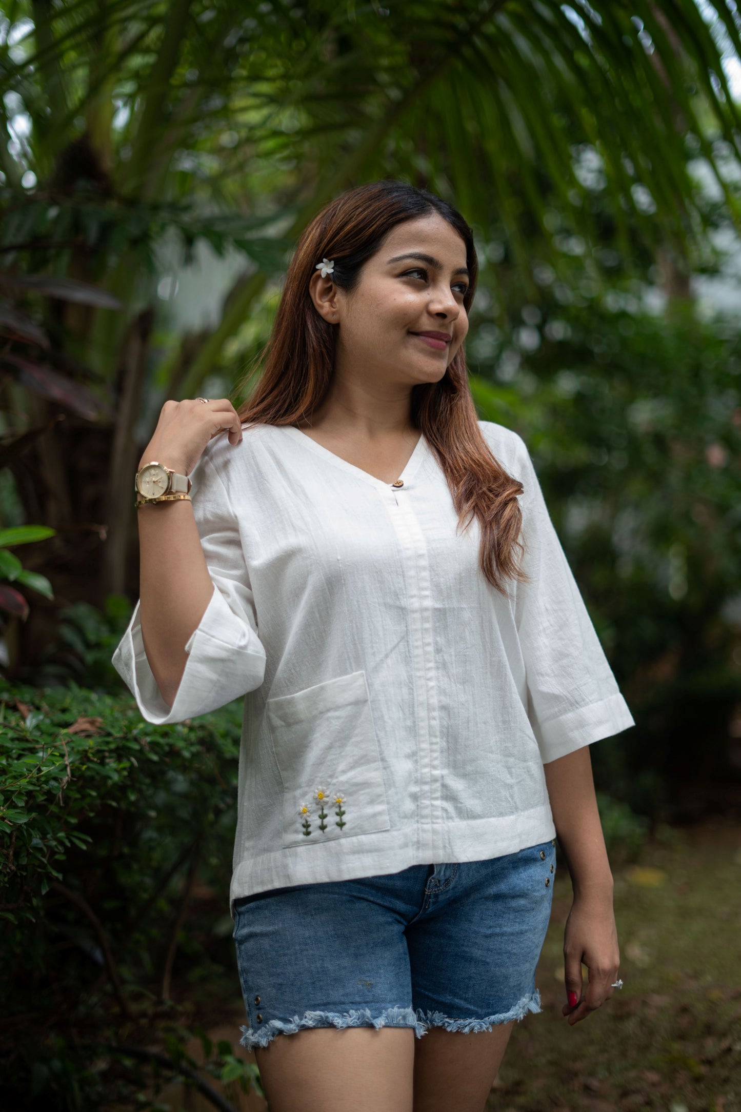 Daisy Embroidery Top- White